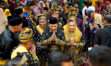 Kapolri-Terima-Anugerah-Adat-Ingatan-Budi-dari-LAM-Riau:-Simbol-Kehormatan,-Amanah-Moral,-dan-Komitmen-Kebangsaan